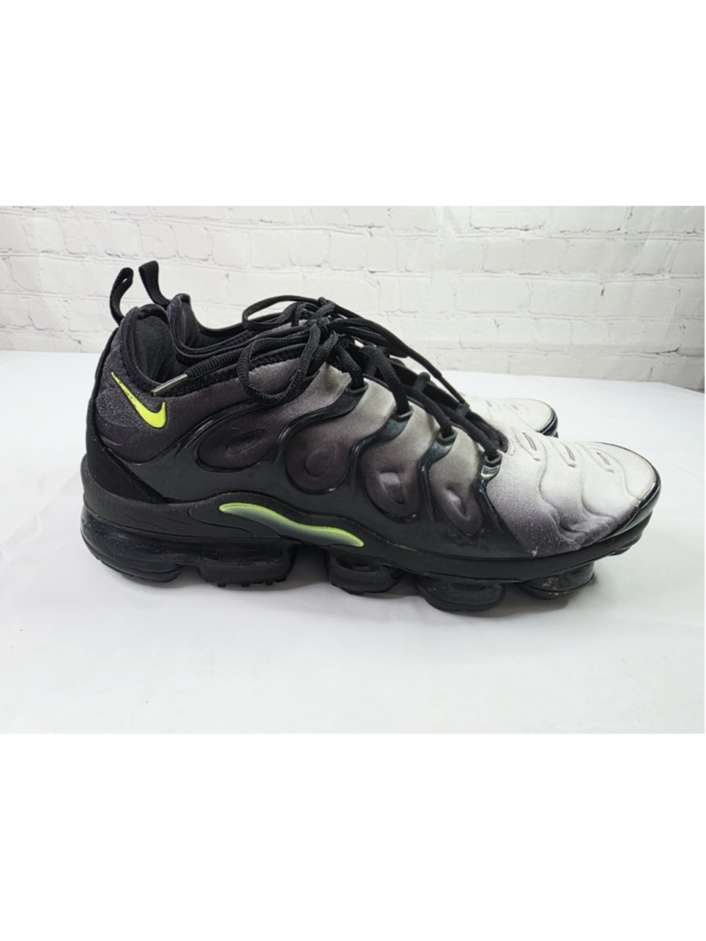 Men’s Nike Air Vapormax Plus Neon 95 924453-009 Men's Size 12